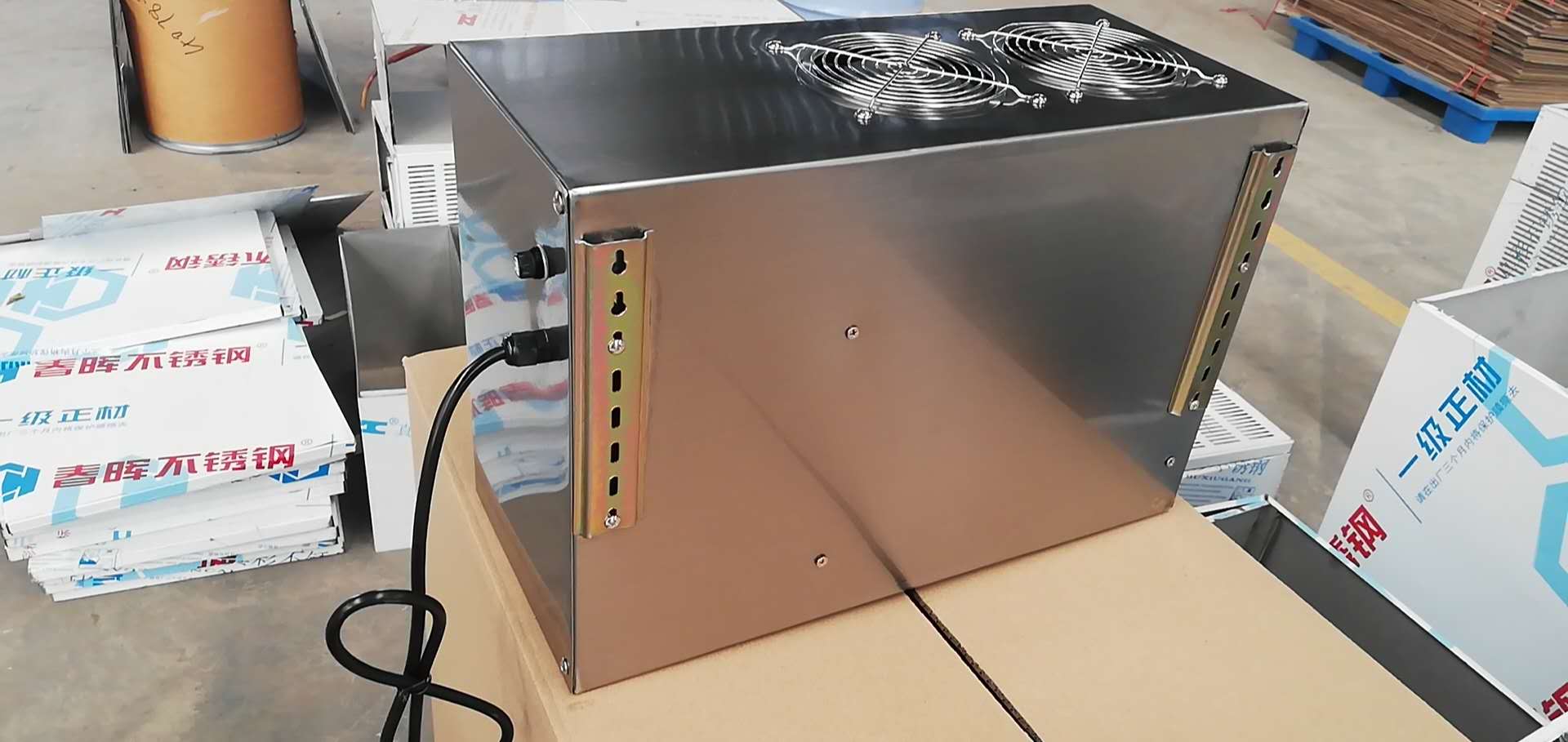 壁掛式臭氧發生器(qì) 壁掛式臭氧發(fā)生器